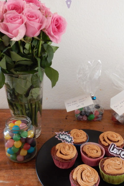 Vous voulez organiser une baby shower ? Mais vous n'avez pas envie d'en faire des tonnes ? Suivez le guide !