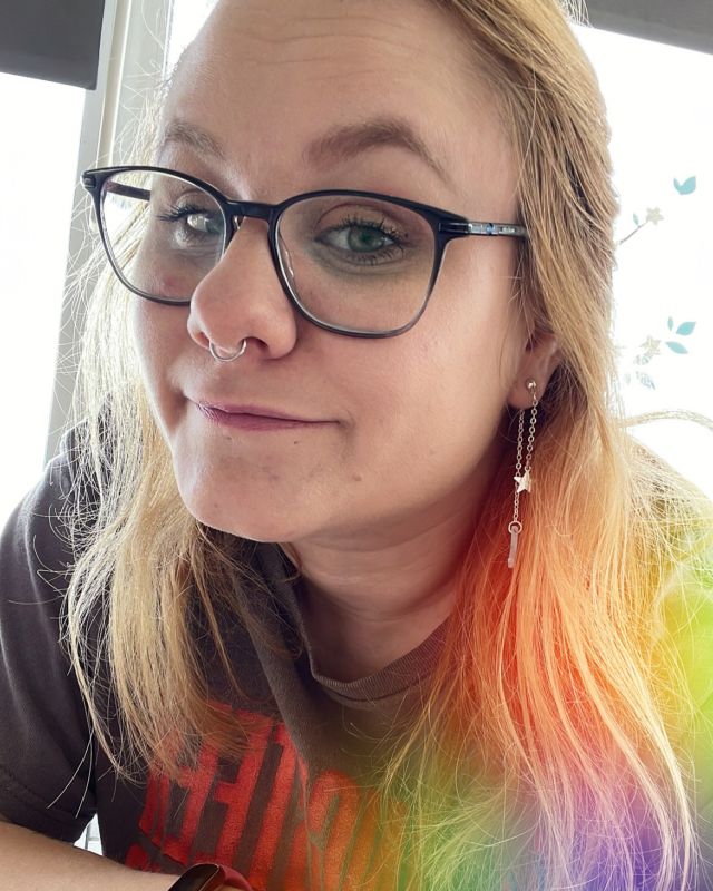 Ce mois d'avril a été très spécial. Un peu comme si le printemps apportait quelque chose de nouveau 🌸 J'ai pu faire des choses nouvelles, clôturer des chapitres importants et essayer de me recentrer sur l'essentiel 🥰

Je continue d'avancer et je sens que je vais encore mieux qu'il y a un mois 🥳 J'ai de moins en moins de doutes, de sensation d'illégitimité et d'angoisses. Comme si toutes les choses qui me torturaient l'esprit et qui me gardaient dans le passé s'étaient véritablement envolées (flap flap les ailes d'un pigeon 🐦).

C'est cool. J'aime bien. Ca fait du bien 🥰✨

#avril2025 #photodump2025 #jemesensbien #santémentale #oservivrepoursoi