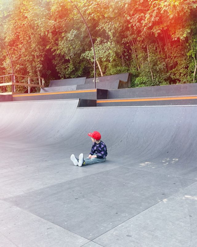Semaine bien remplie. Avec le sourire 🥰 J'ai vraiment l'impression de ressentir les choses avec une sensibilité nouvelle et... c'est assez étrange. Mais c'est sympathique. Ma vie ne ressemble en rien à ce à quoi elle ressemblait il y a un an et j'ai envie de dire ✨HALLEfuckingLUJAH✨ 

#photodump2025 #gratitudedudimanche #bonnehumeur