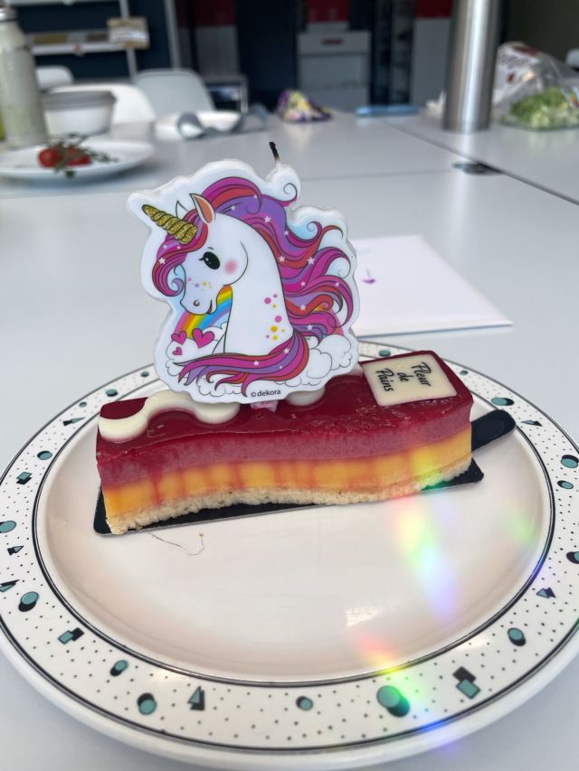 Semaine d'anniversaire 🥳

Chaud, très chaud. Trop chaud. 🫠

Mais sinon, beaucoup de festivités... concert de Skillet, cortège de la fête fédérale de gymnastique, sushis d'anniversaire avec les enfants, gâteau surprise au travail, caracs en sueur chez grand-maman... plutôt pas mal 🥰

Tout ce que j'ai à rajouter c'est : coin coin 🦆

#gratitudedudimanche #semainedanniversaire #cestlete #ilfaitchaudsamère